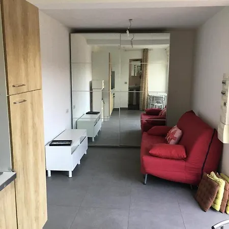 Meuble Au Calme Avec Terrasse Et Climatiseur Mobile *